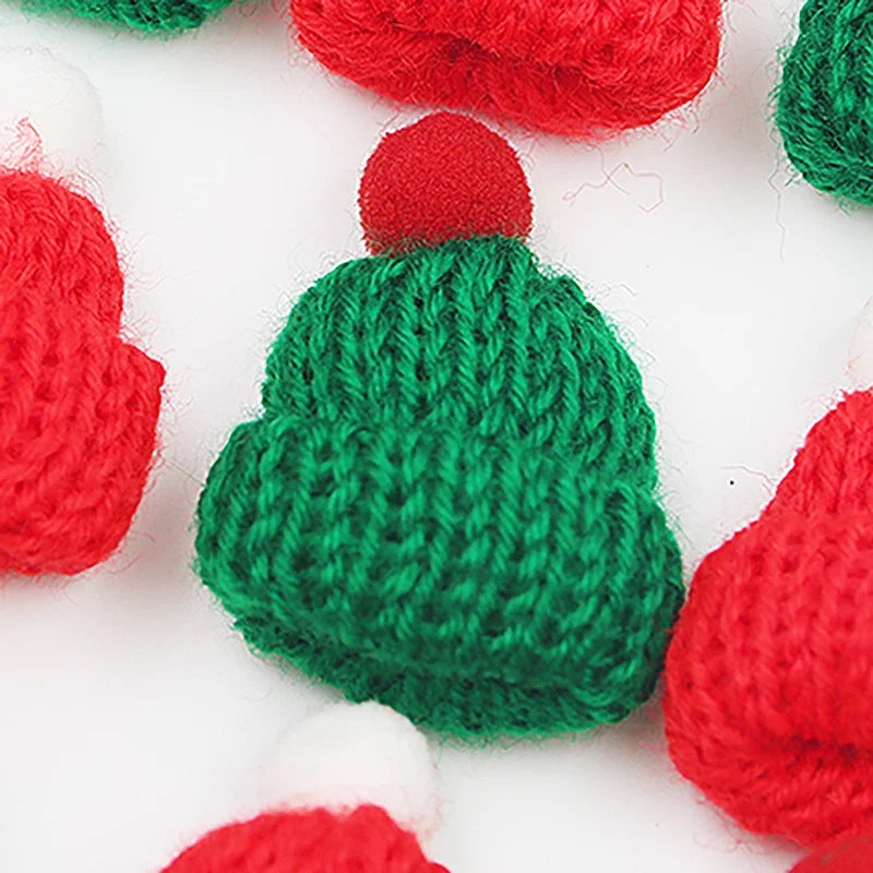 Pacote de 10 Chapéus de Natal Miniatura de Tricot (4x6cm) para Decoração DIY - Pendentes de Natal Feitos à Mão