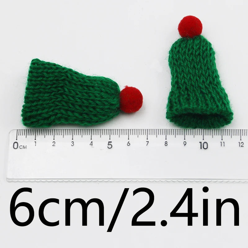 Pacote de 10 Chapéus de Natal Miniatura de Tricot (4x6cm) para Decoração DIY - Pendentes de Natal Feitos à Mão